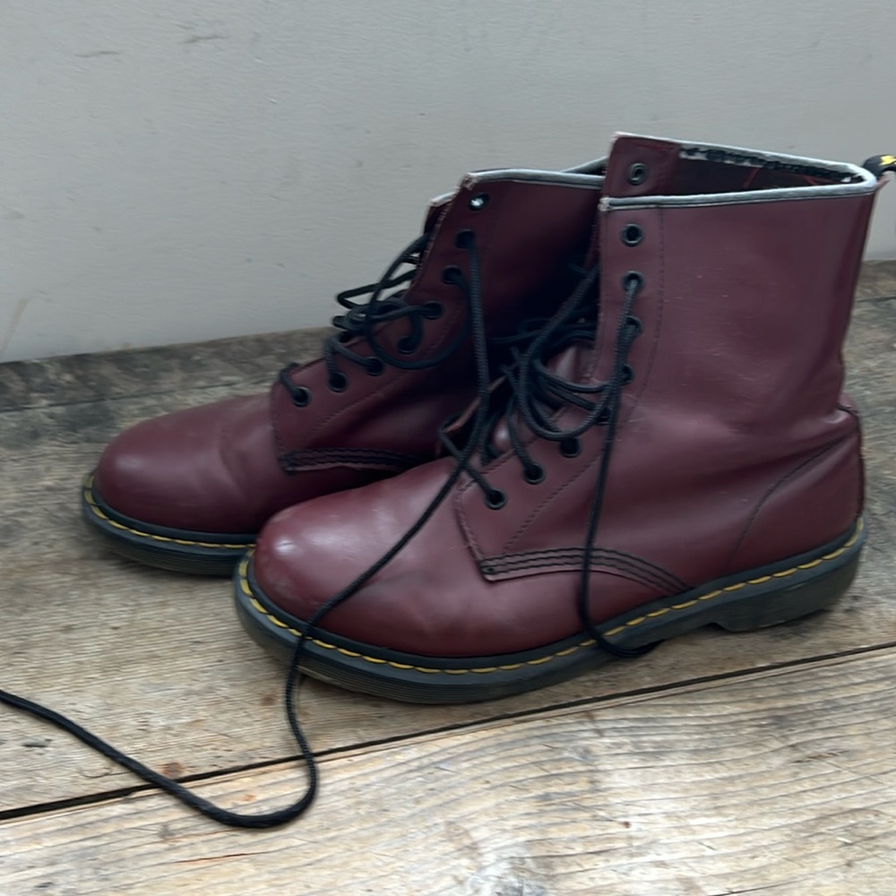 Dr. Martens 1460 SMOOTH LEATHER LACE UP BOOTS size 11/43